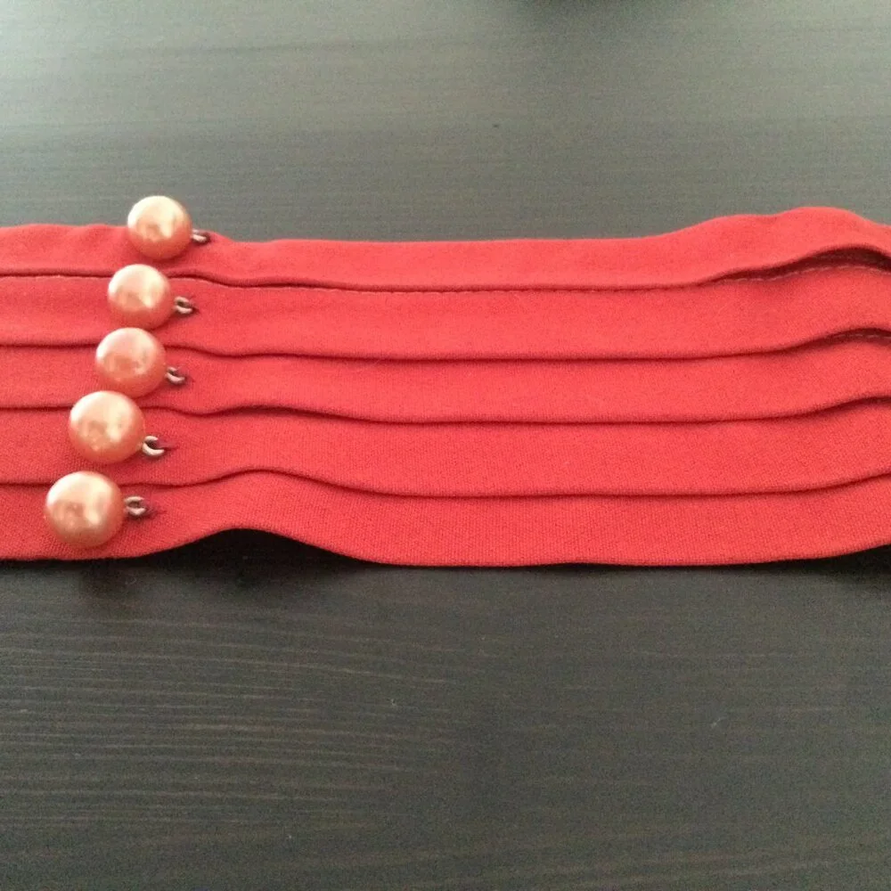 1950s pleated Cummerbund Red with pink "pearls" and loop closure - Picture 4 of 4